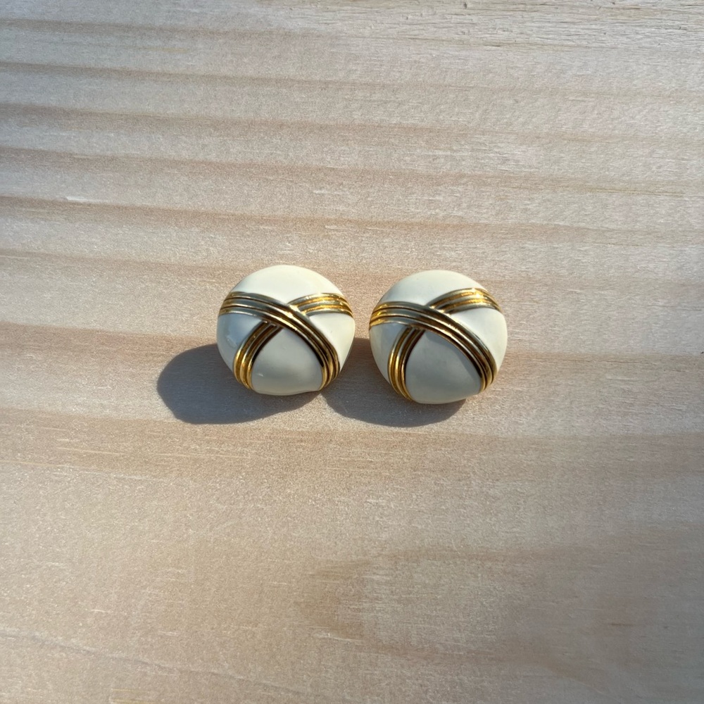 MONET Vintage High End enamel clip on earrings